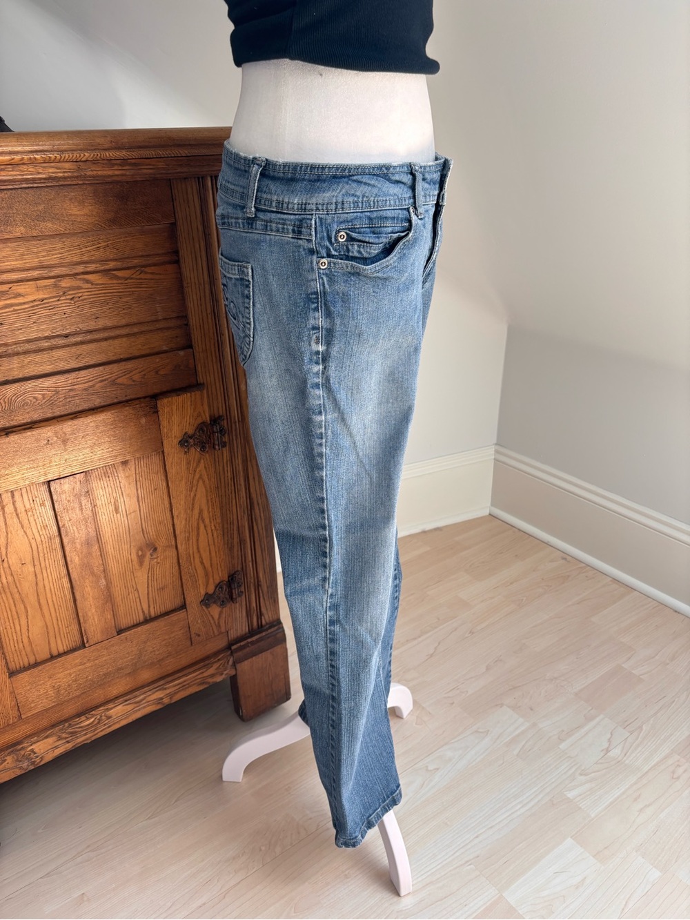 Nevada Low Rise Jeans 💙 - Picture 5 of 7